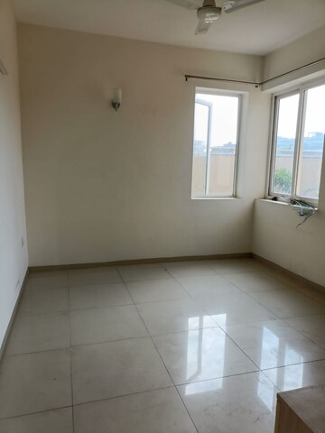 Room in 3 BHK Apartment at Emaar MGF Emerald Hills, Sector 65 – for Rent