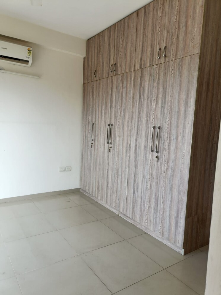 Room, emaar-mgf-emerald-hills 3 Bedroom 267 Sq.Yd. Apartment In Sector 65 Gurgaon 8896184