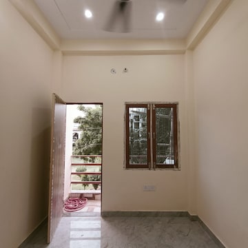Room in 2 BHK Independent House at Gomti Nagar – for Rent