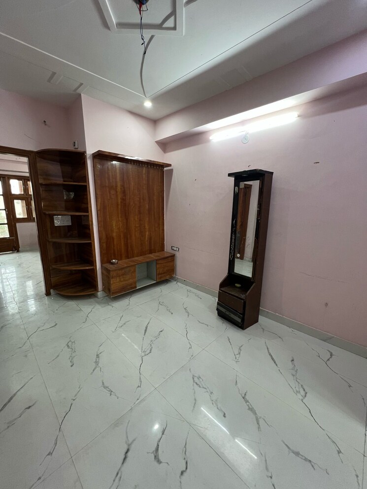 Living Room, sector 10a 2 Bedroom 150 Sq.Yd. Builder Floor In Sector 10a Gurgaon 8896244