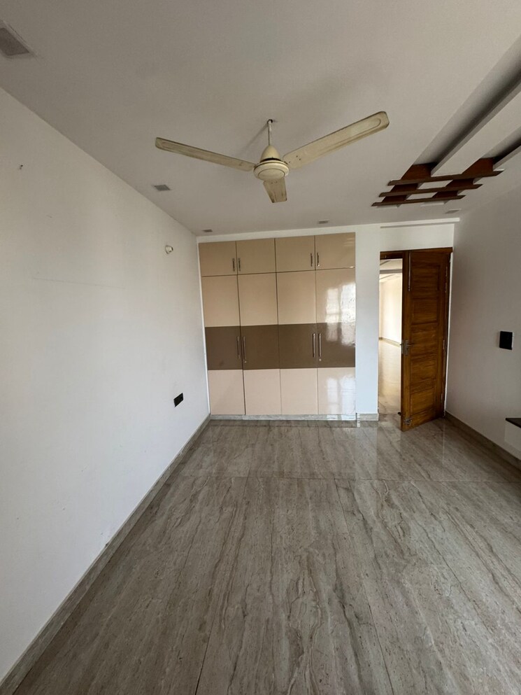 Room, amolik-residency 3 Bedroom 170 Sq.Yd. Builder Floor In Sector 86 Faridabad 8896248
