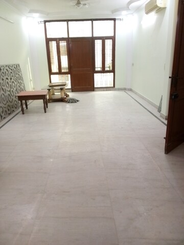 Room in 2 BHK Independent House at RWA Apartments, Sector 31 – for Rent