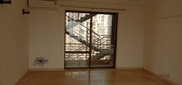 Room in 2 BHK Apartment at Unitech Fresco, Sector 50 – for Sale