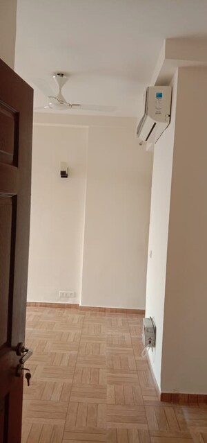 Room in 2 BHK Apartment at Unitech Fresco, Sector 50 – for Sale