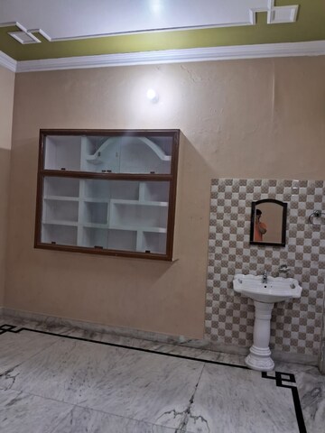 Room in 2 BHK Independent House at Gomti Nagar – for Rent