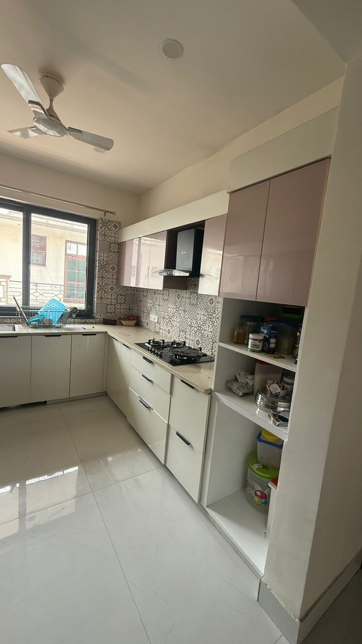 Kitchen, sector 10a 3 Bedroom 363 Sq.Yd. Builder Floor In Sector 10a Gurgaon 8896326