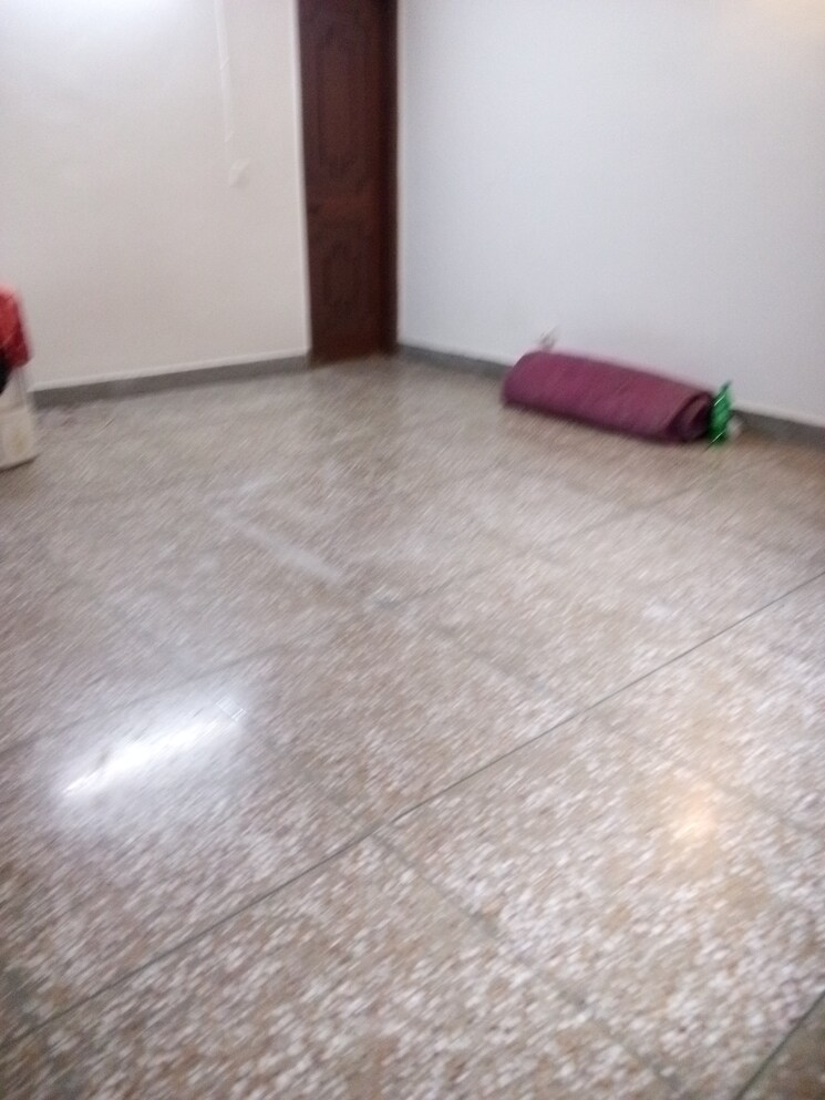 Room, sector 29 3.5 Bedroom 1750 Sq.Ft. Apartment In Sector 29 Noida 8896316