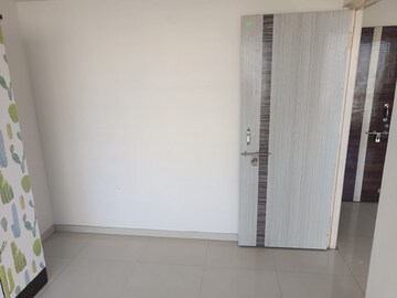Room in 1 BHK Apartment at Sunshine Willows, Ghansoli – for Sale