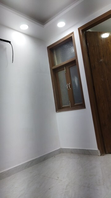 Furnished Amenities in 2 BHK Builder Floor at Govindpuri – for Sale