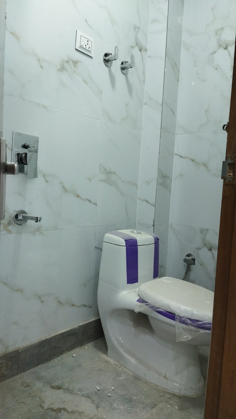 Bathroom, govindpuri 2 Bedroom 600 Sq.Ft. Builder Floor In Govindpuri Delhi 8896398