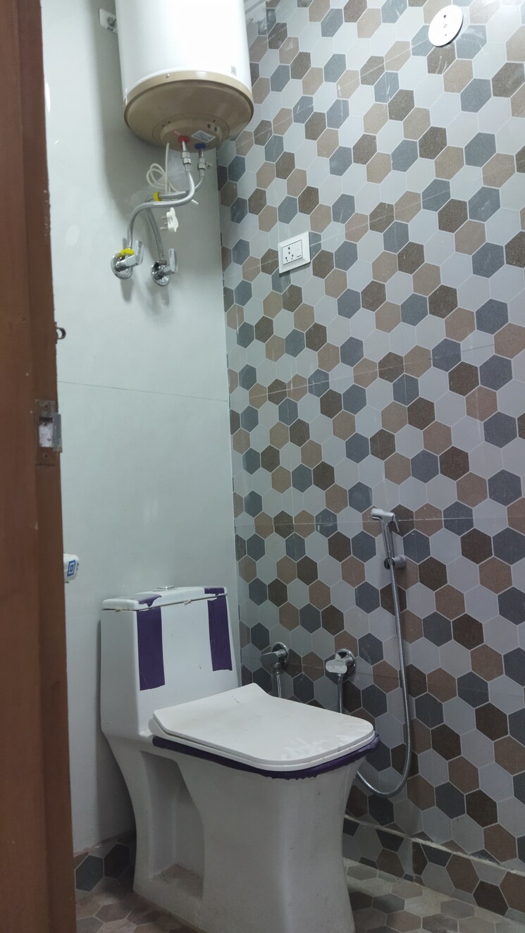 Bathroom, govindpuri 2 Bedroom 600 Sq.Ft. Builder Floor In Govindpuri Delhi 8896398