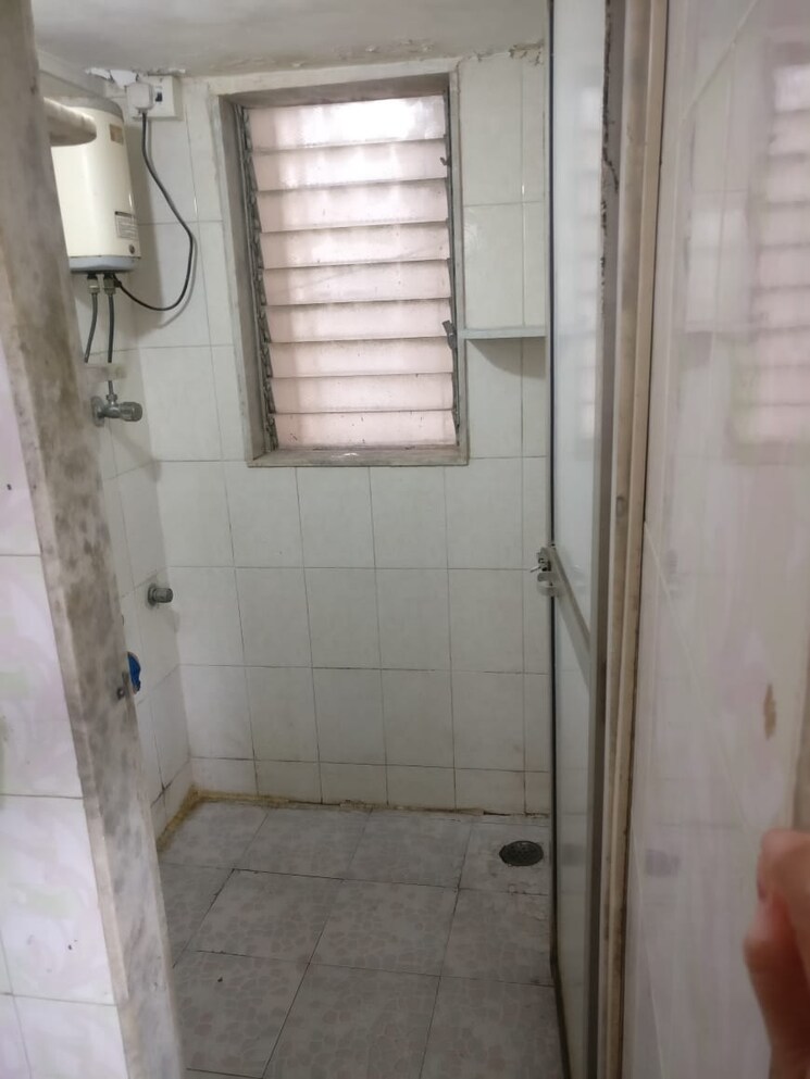 Bathroom, symphony-towers-kandivali-west 1 Bedroom 450 Sq.Ft. Apartment In Kandivali West Mumbai 8896381