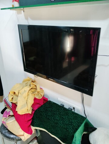 Furnished Amenities in 1 BHK Apartment at Parinee Essence, Kandivali West – for Rent