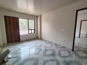 Room in 4 BHK Builder Floor at Sector 10a – for Rent