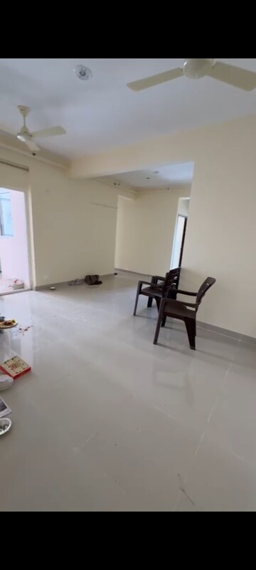 Master Bedroom in 4 BHK Apartment at Ajnara Homes, Sector 16b Greater Noida – for Rent