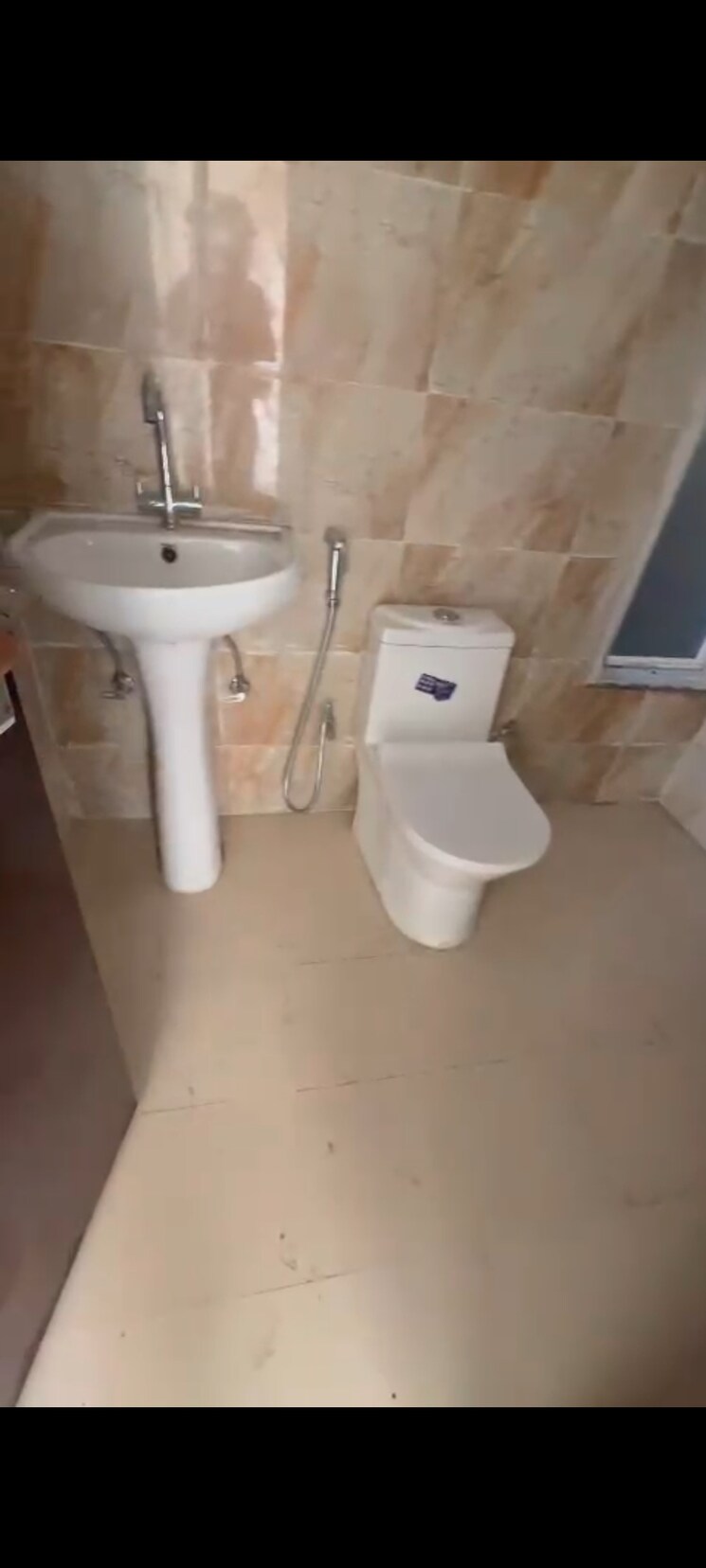 Bathroom, ajnara-homes 4 Bedroom 1960 Sq.Ft. Apartment In Sector 16b Greater Noida Greater Noida 8896483