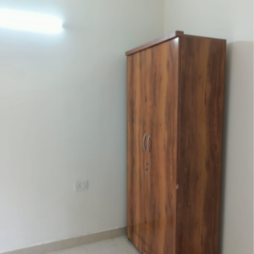 Room in 2 BHK Apartment at Signature Global Prime, Sector 63a – for Rent