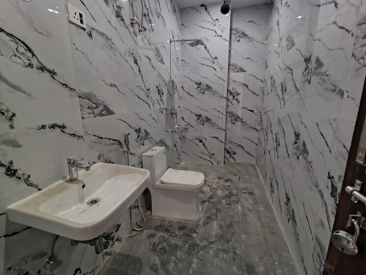 Bathroom, sector 10a 4 Bedroom 363 Sq.Yd. Builder Floor In Sector 10a Gurgaon 8896533