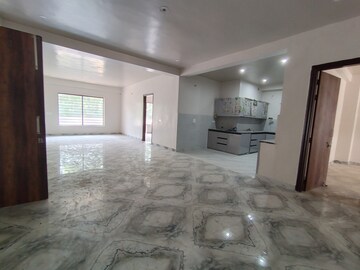 Room in 4 BHK Builder Floor at Sector 10a – for Rent