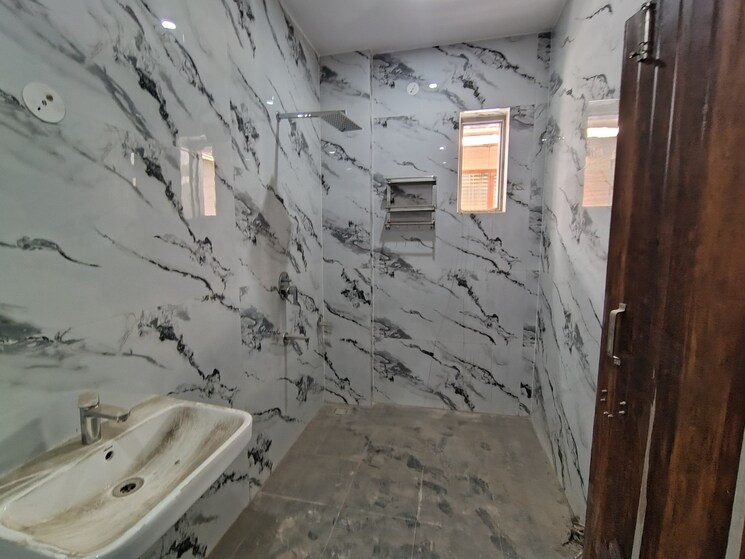 Bathroom, sector 10a 4 Bedroom 363 Sq.Yd. Builder Floor In Sector 10a Gurgaon 8896533