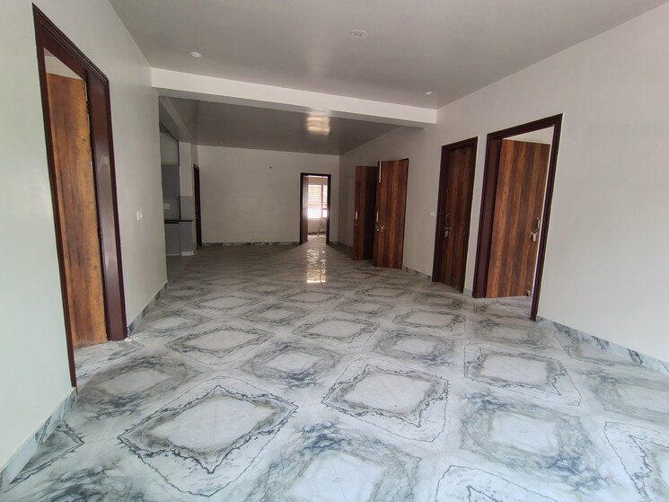 Room, sector 10a 4 Bedroom 363 Sq.Yd. Builder Floor In Sector 10a Gurgaon 8896533