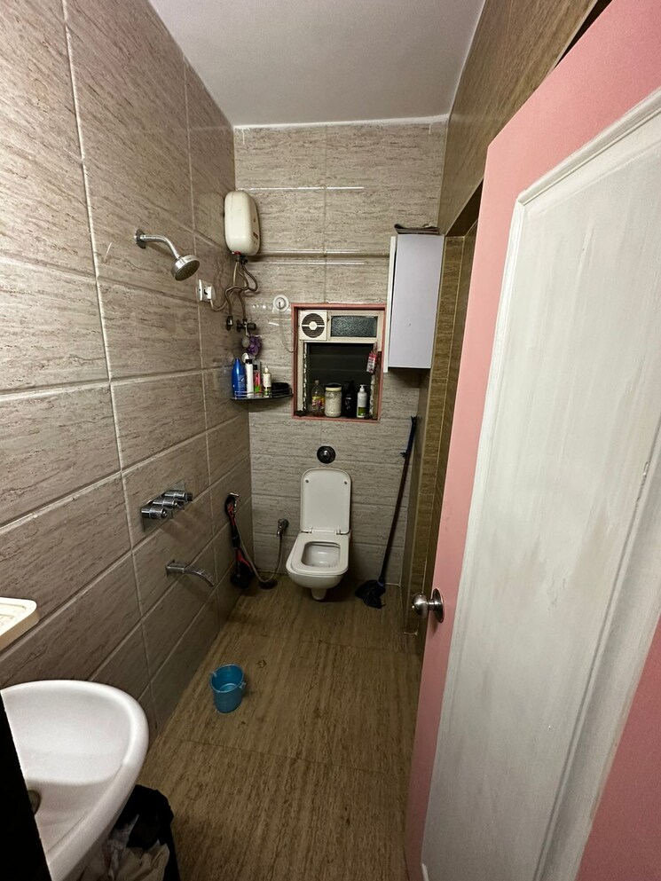Bathroom, gaodevi 1.5 Bedroom 525 Sq.Ft. Apartment In Gaodevi Thane 8896615