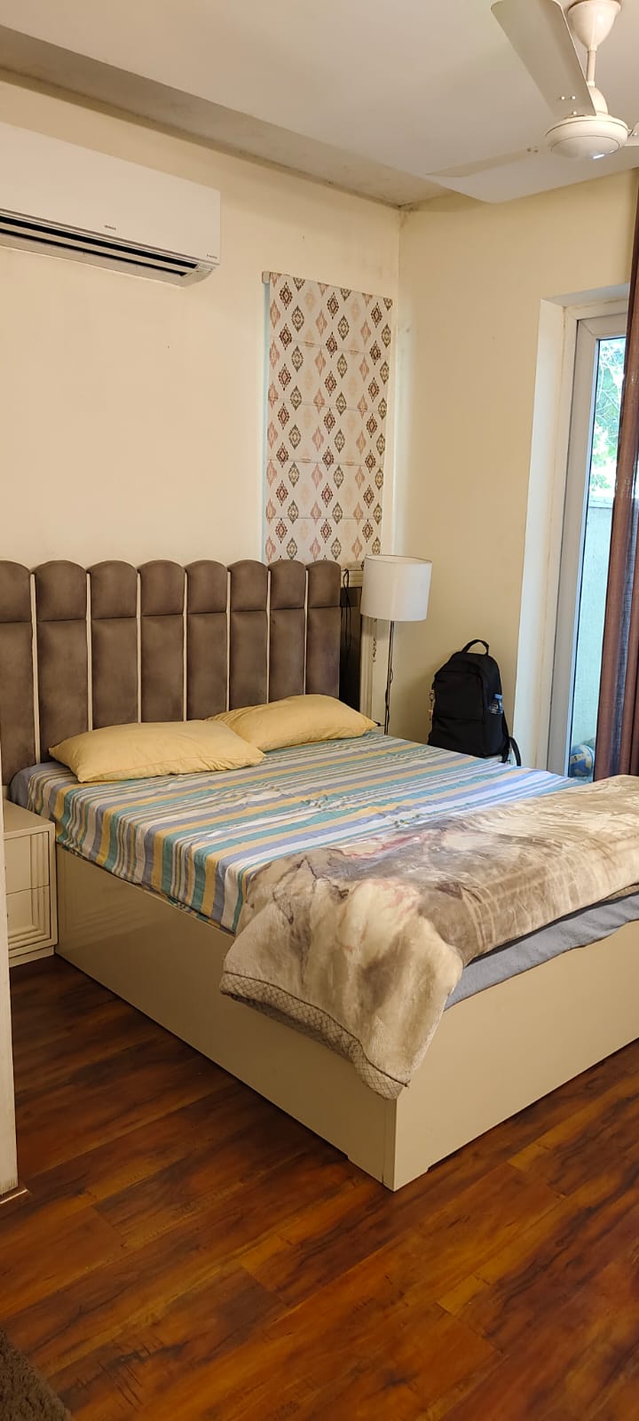 2 BHK + Servant Room Apartment For Sale in Emaar MGF Emerald Hills