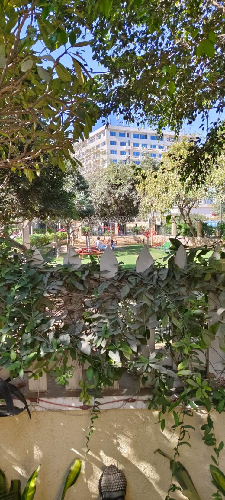 Garden, emaar-mgf-emerald-hills 2 Bedroom 215 Sq.Yd. Apartment In Sector 65 Gurgaon 8896608