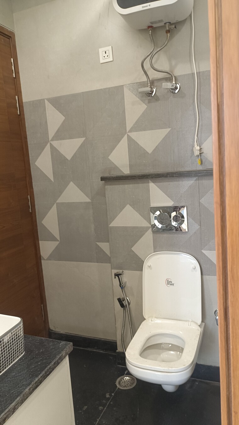 Bathroom, new rajinder nagar 3 Bedroom 1165 Sq.Ft. Builder Floor In New Rajinder Nagar Delhi 8896641