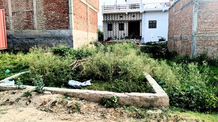 undefined, sector 104  150 Sq.Yd. Plot In Sector 104 Noida 8896617