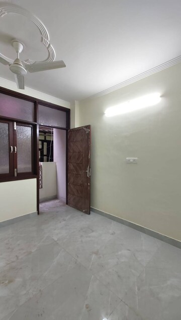 Room in 3 BHK Builder Floor at Govindpuri – for Rent