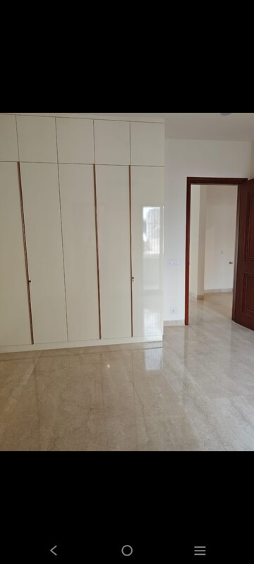 Room in 3 BHK Builder Floor at Chittaranjan Park – for Rent