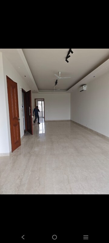 Room in 3 BHK Builder Floor at Chittaranjan Park – for Rent