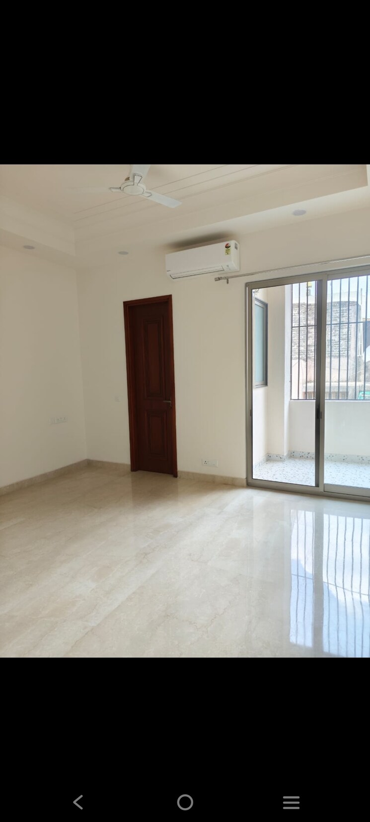 Room, chittaranjan park 3 Bedroom 2200 Sq.Ft. Builder Floor In Chittaranjan Park Delhi 8896661
