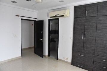 Building Lobby in 4 BHK Builder Floor at Omaxe Heights Gomti Nagar, Gomti Nagar – for Rent