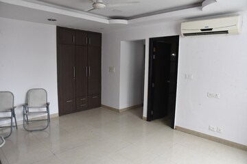 Room in 4 BHK Builder Floor at Omaxe Heights Gomti Nagar, Gomti Nagar – for Rent