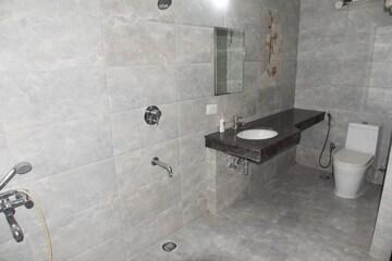 Bathroom in 4 BHK Builder Floor at Omaxe Heights Gomti Nagar, Gomti Nagar – for Rent