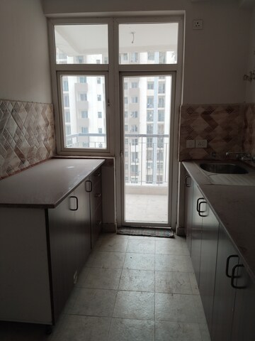Room in 2.5 BHK Apartment at Amrapali Leisure Park, Amrapali Leisure Valley – for Rent