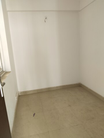 Room in 2.5 BHK Apartment at Amrapali Leisure Park, Amrapali Leisure Valley – for Rent
