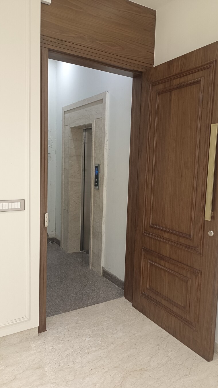 Room, east patel nagar 3 Bedroom 1820 Sq.Ft. Builder Floor In East Patel Nagar Delhi 8896691