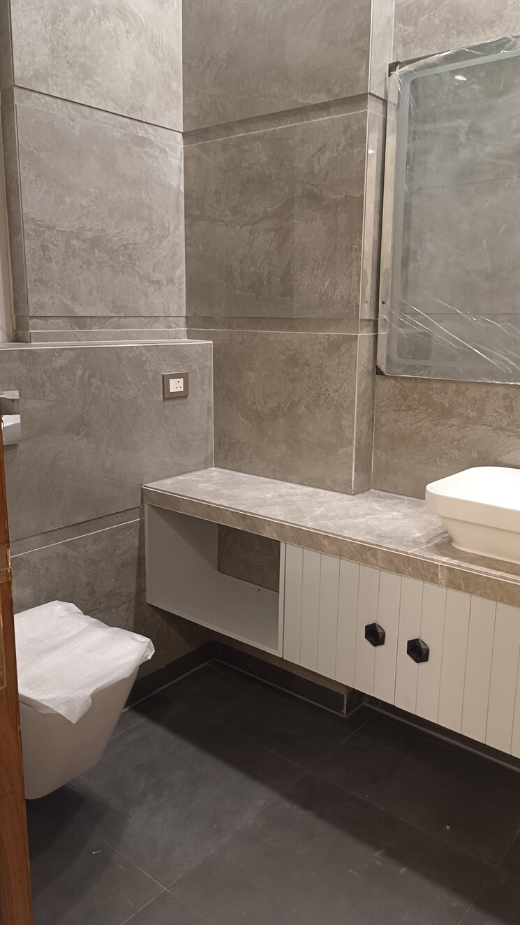 Bathroom, east patel nagar 3 Bedroom 1820 Sq.Ft. Builder Floor In East Patel Nagar Delhi 8896691