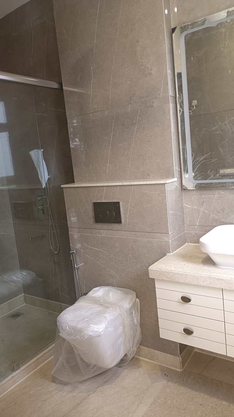 Bathroom, east patel nagar 3 Bedroom 1820 Sq.Ft. Builder Floor In East Patel Nagar Delhi 8896691