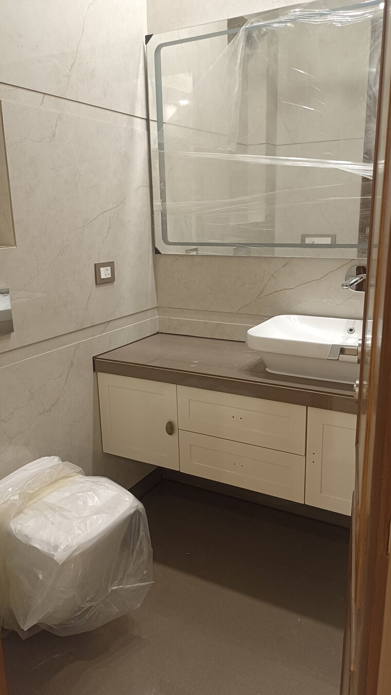 Bathroom, east patel nagar 3 Bedroom 1820 Sq.Ft. Builder Floor In East Patel Nagar Delhi 8896691
