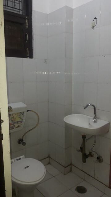 Attached Bathroom in 3.5 BHK Independent House at Rajendra Nagar Sector 3 – for Rent