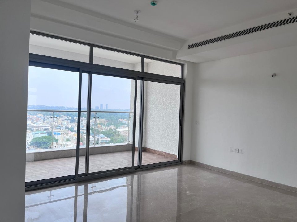 4 BHK + Servant Room 4300 Sq.Ft. Apartment in Embassy Oasis