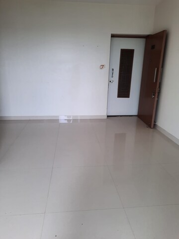 Room in 2 BHK Apartment at Rustomjee Meridian, Kandivali West – for Rent