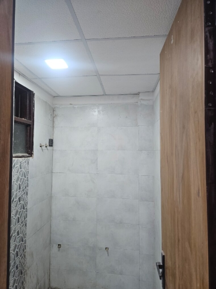 Bathroom, sector 1 greater noida 3 Bedroom 1550 Sq.Ft. Builder Floor In Sector 1 Greater Noida Greater Noida 8896747