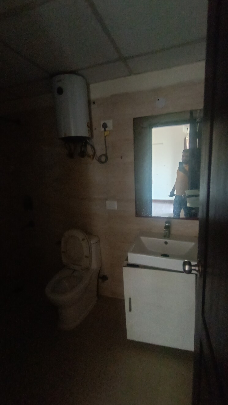 Bathroom, sethi-max-royale 3 Bedroom 1440 Sq.Ft. Apartment In Sector 76 Noida 8897078