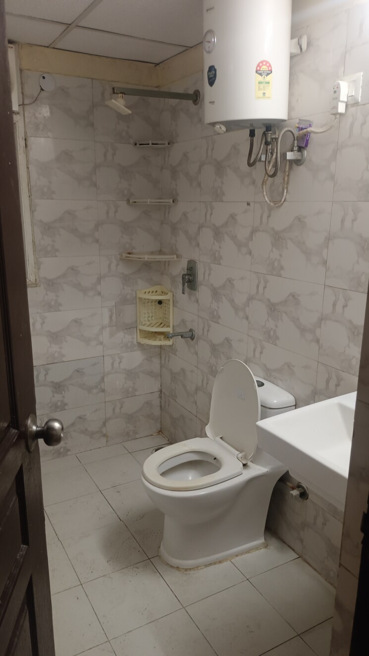 Bathroom, sethi-max-royale 3 Bedroom 1440 Sq.Ft. Apartment In Sector 76 Noida 8897078
