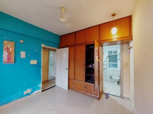 Room in 3 BHK Apartment at South City, Prince Anwar Shah Road – for Sale